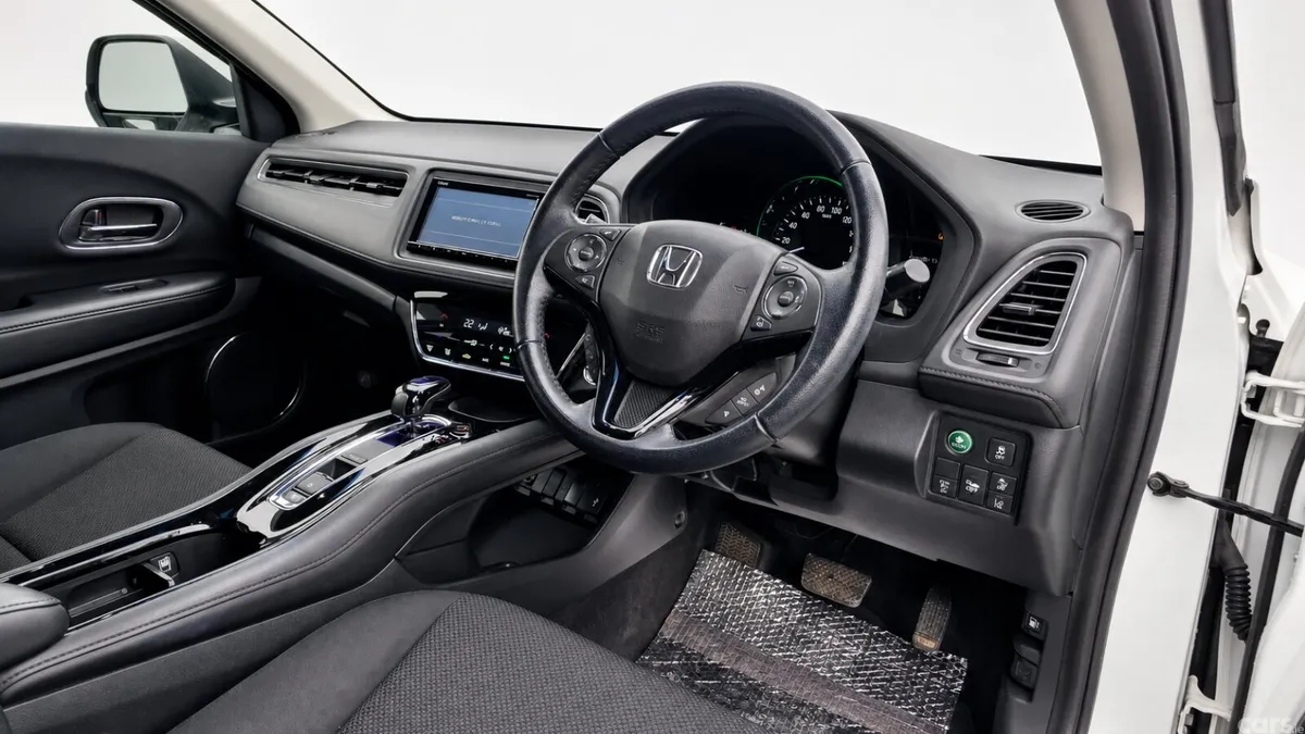 Honda Vezel SUV, Petrol Hybrid, 2017, White
