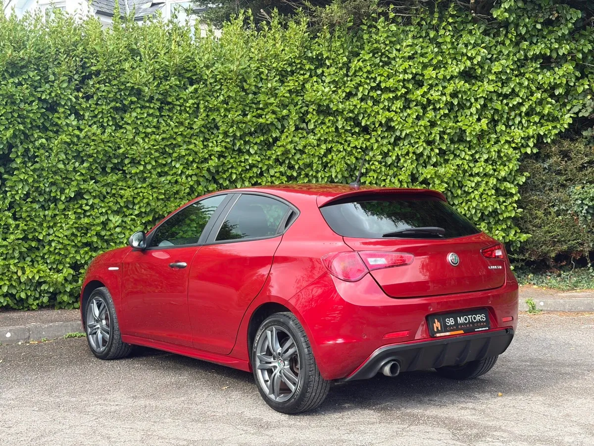 Alfa Romeo Giulietta Hatchback, Petrol, 2018, Red