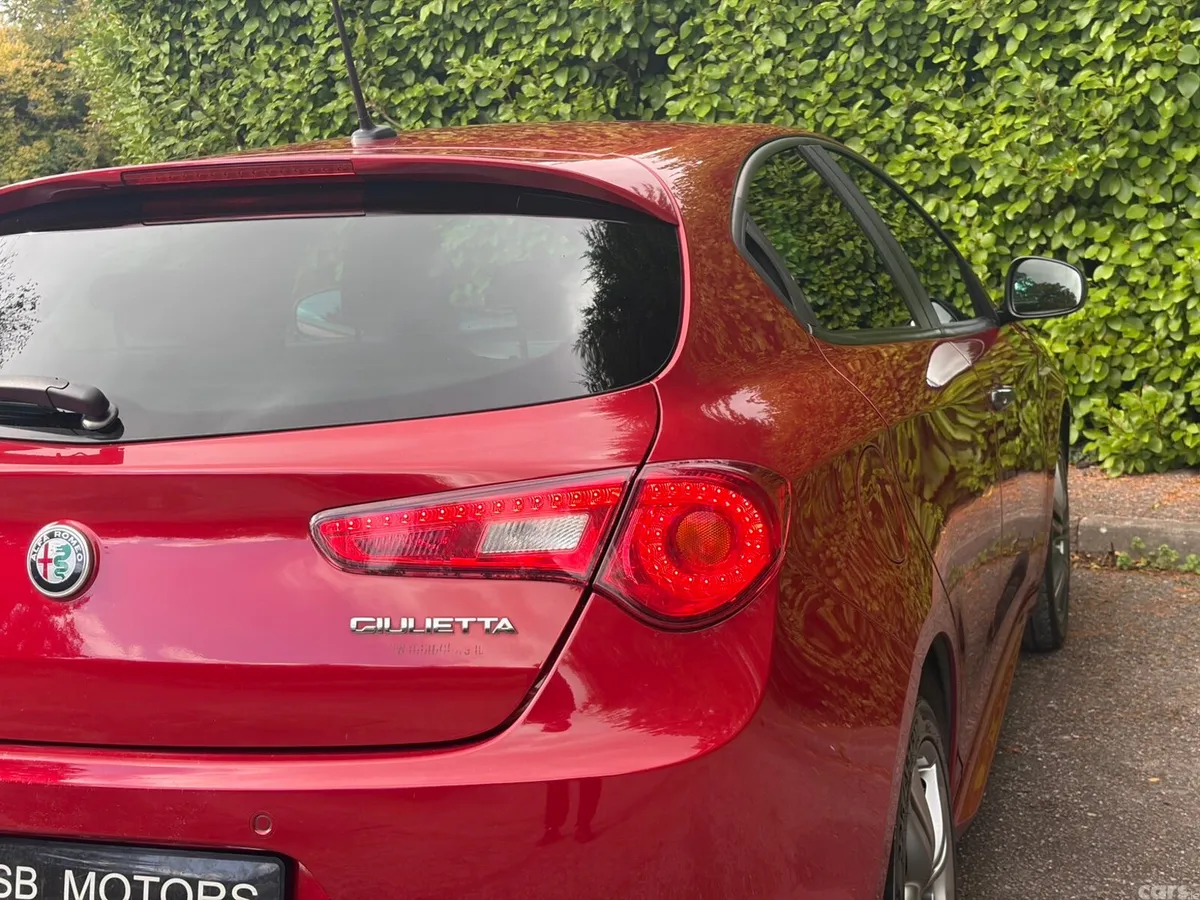 Alfa Romeo Giulietta Hatchback, Petrol, 2018, Red