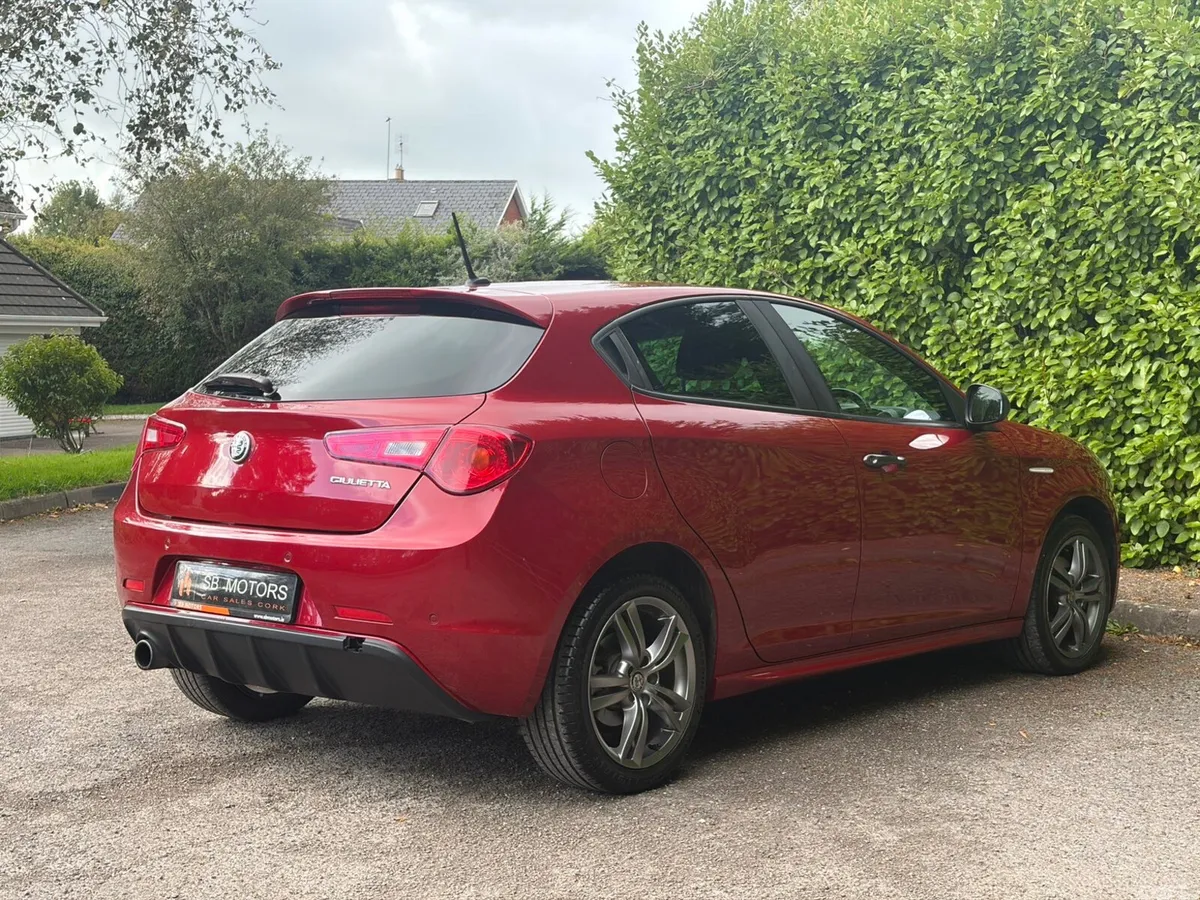 Alfa Romeo Giulietta Hatchback, Petrol, 2018, Red