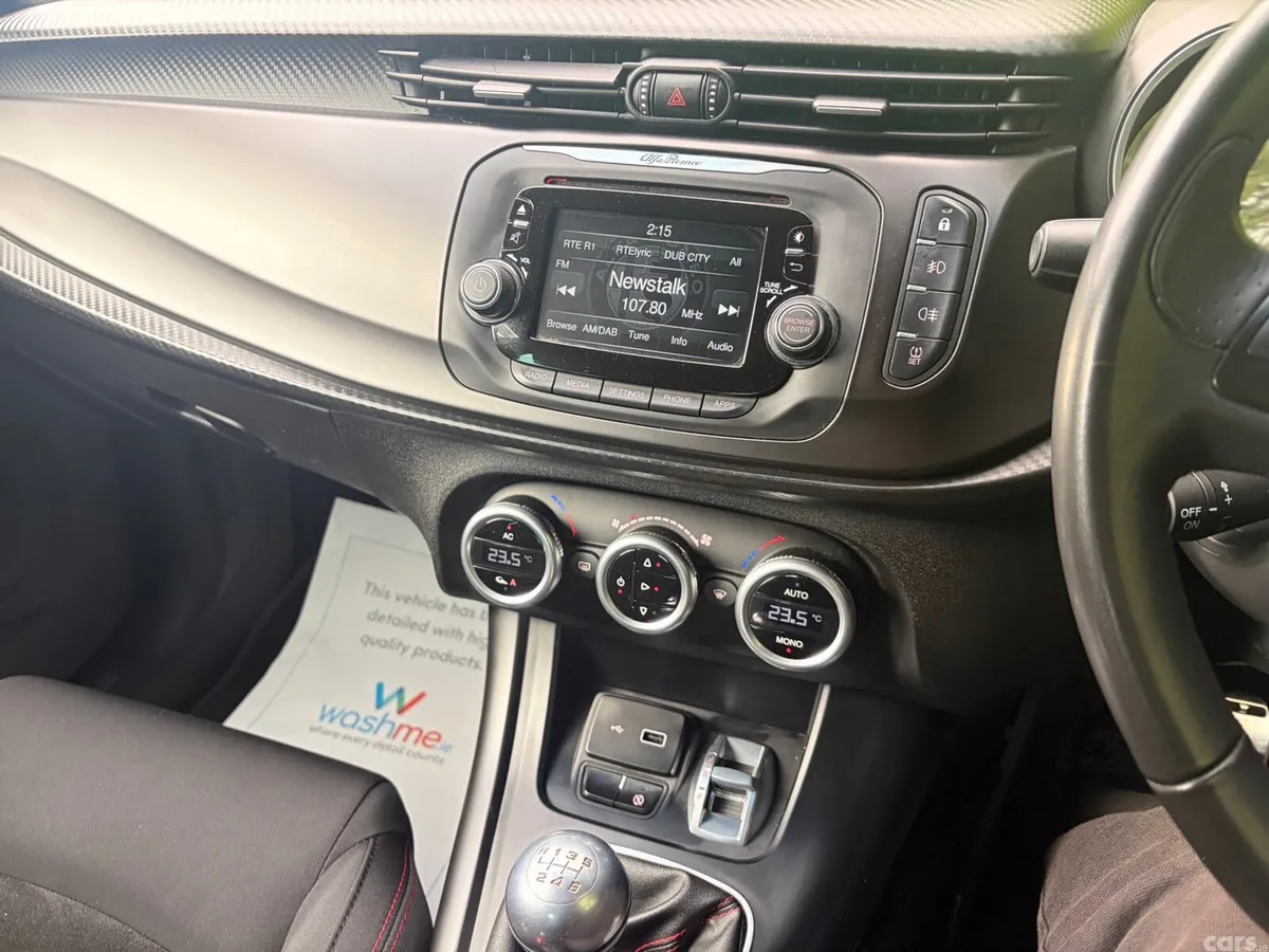 Alfa Romeo Giulietta Hatchback, Petrol, 2018, Red