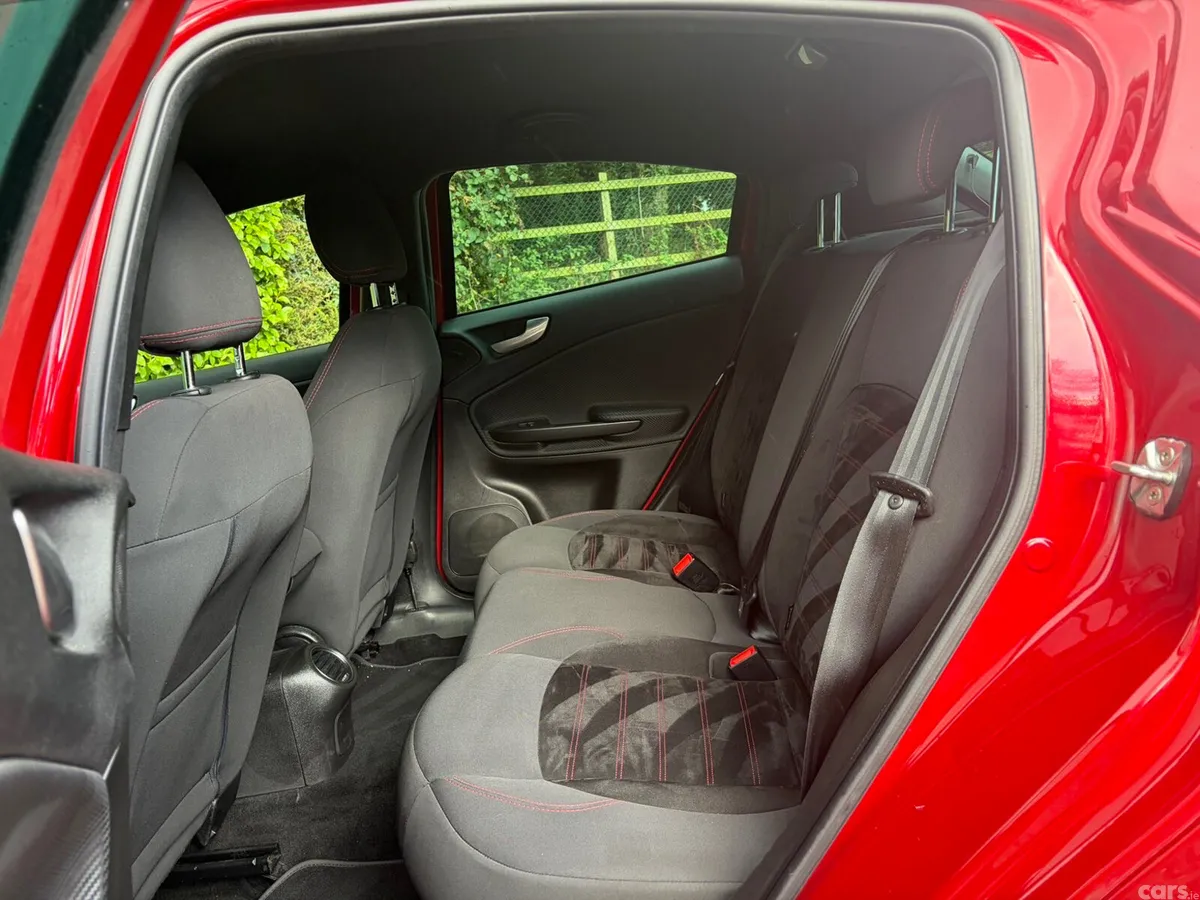 Alfa Romeo Giulietta Hatchback, Petrol, 2018, Red
