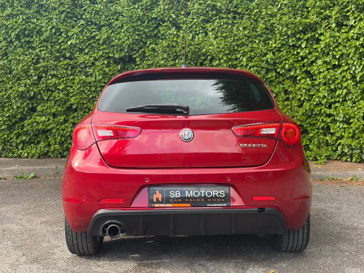 Alfa Romeo Giulietta Hatchback, Petrol, 2018, Red