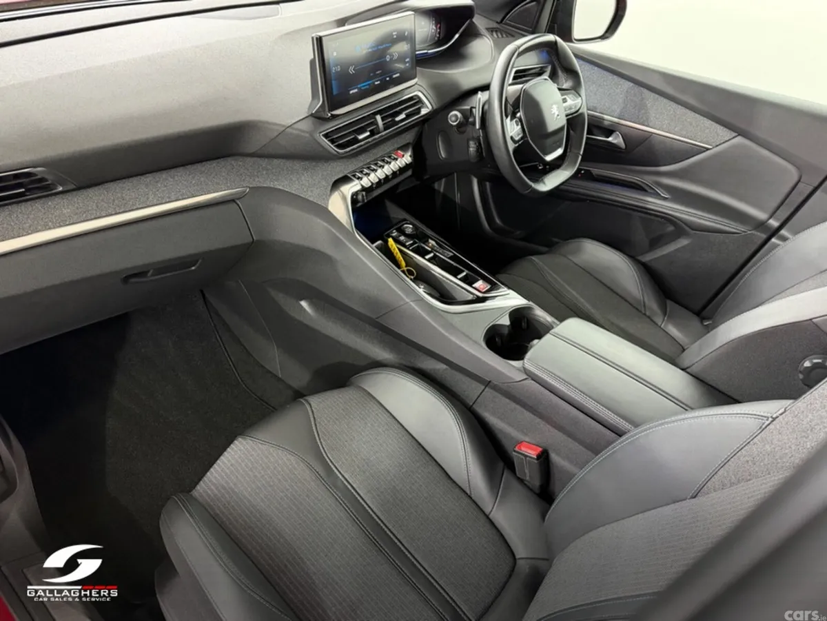 Peugeot 3008 MPV, Diesel, 2023, Red