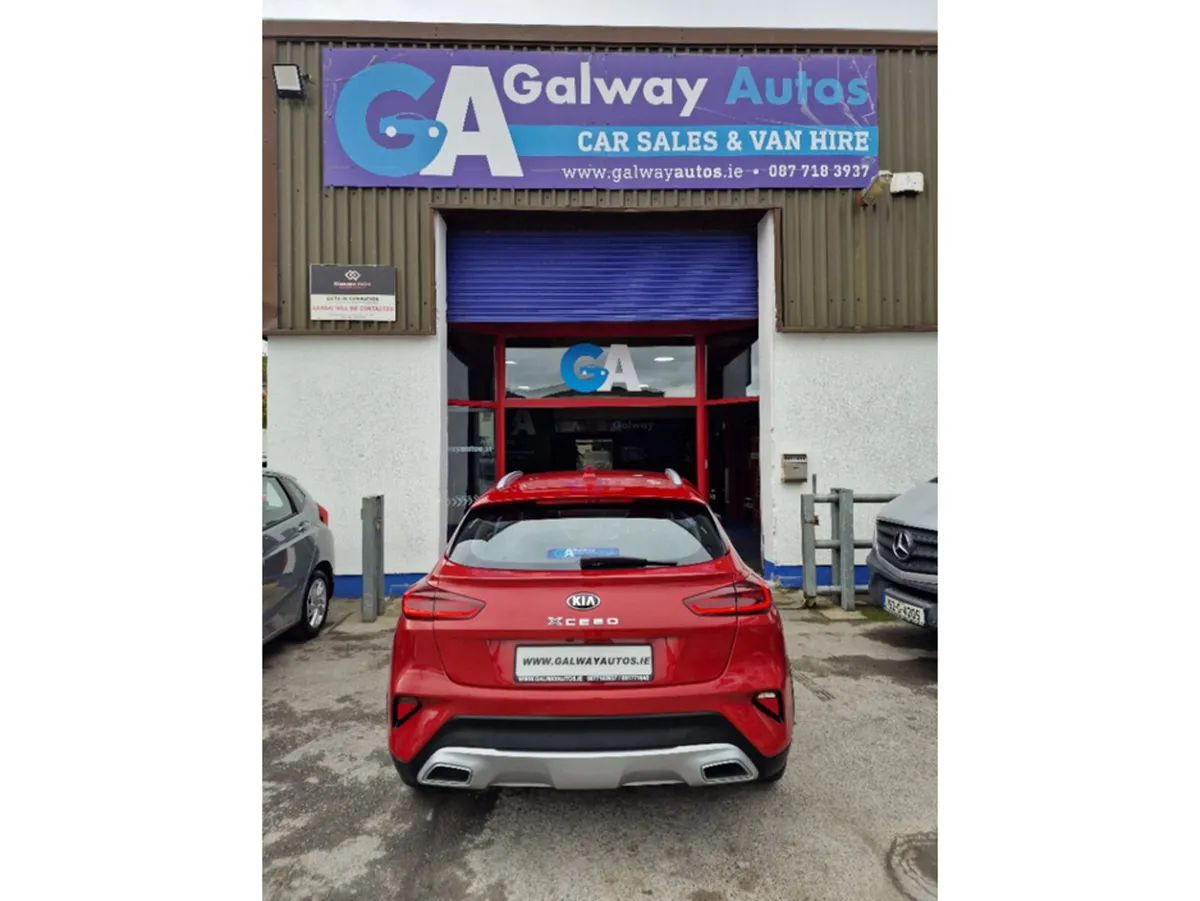 Kia XCeed Hatchback, Petrol, 2020, Red