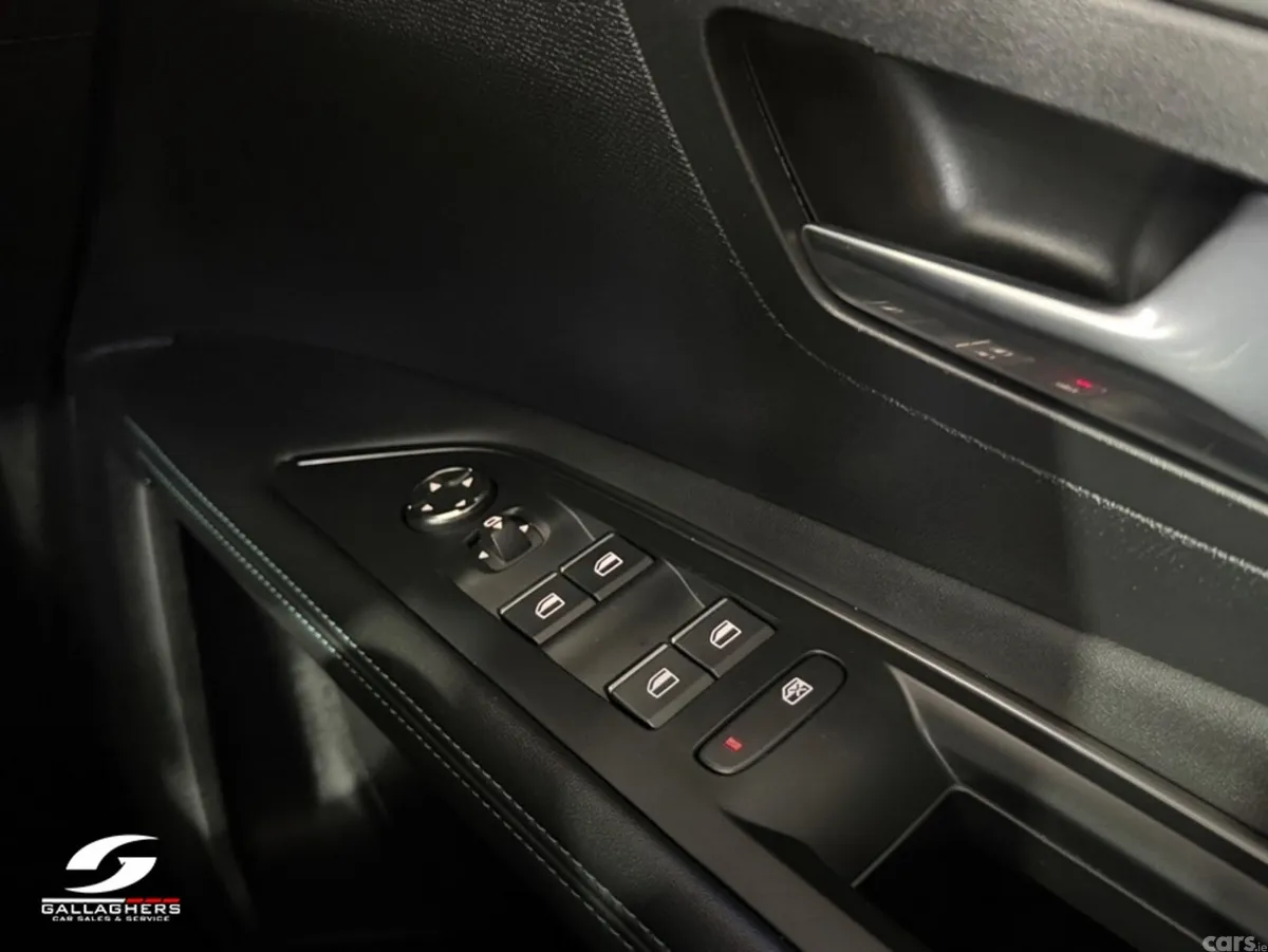 Peugeot 3008 MPV, Diesel, 2023, Red