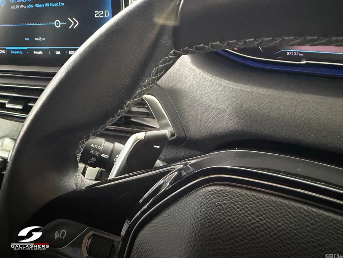Peugeot 3008 MPV, Diesel, 2023, Red