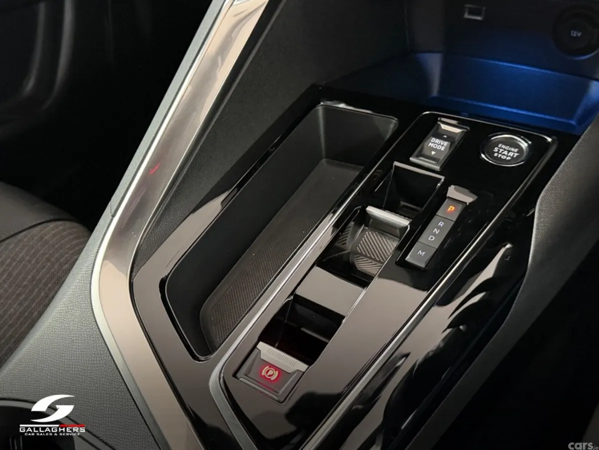 Peugeot 3008 MPV, Diesel, 2023, Red