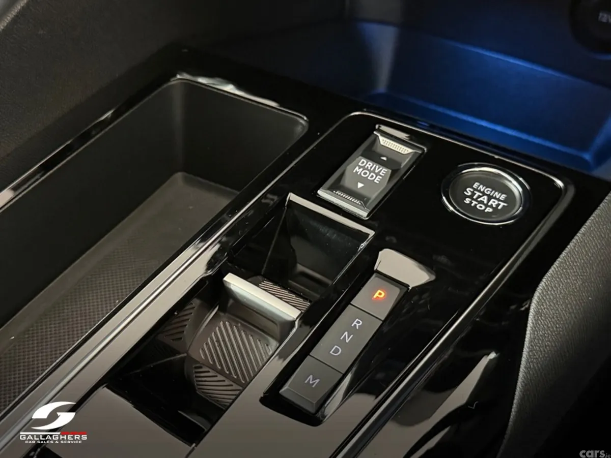 Peugeot 3008 MPV, Diesel, 2023, Red
