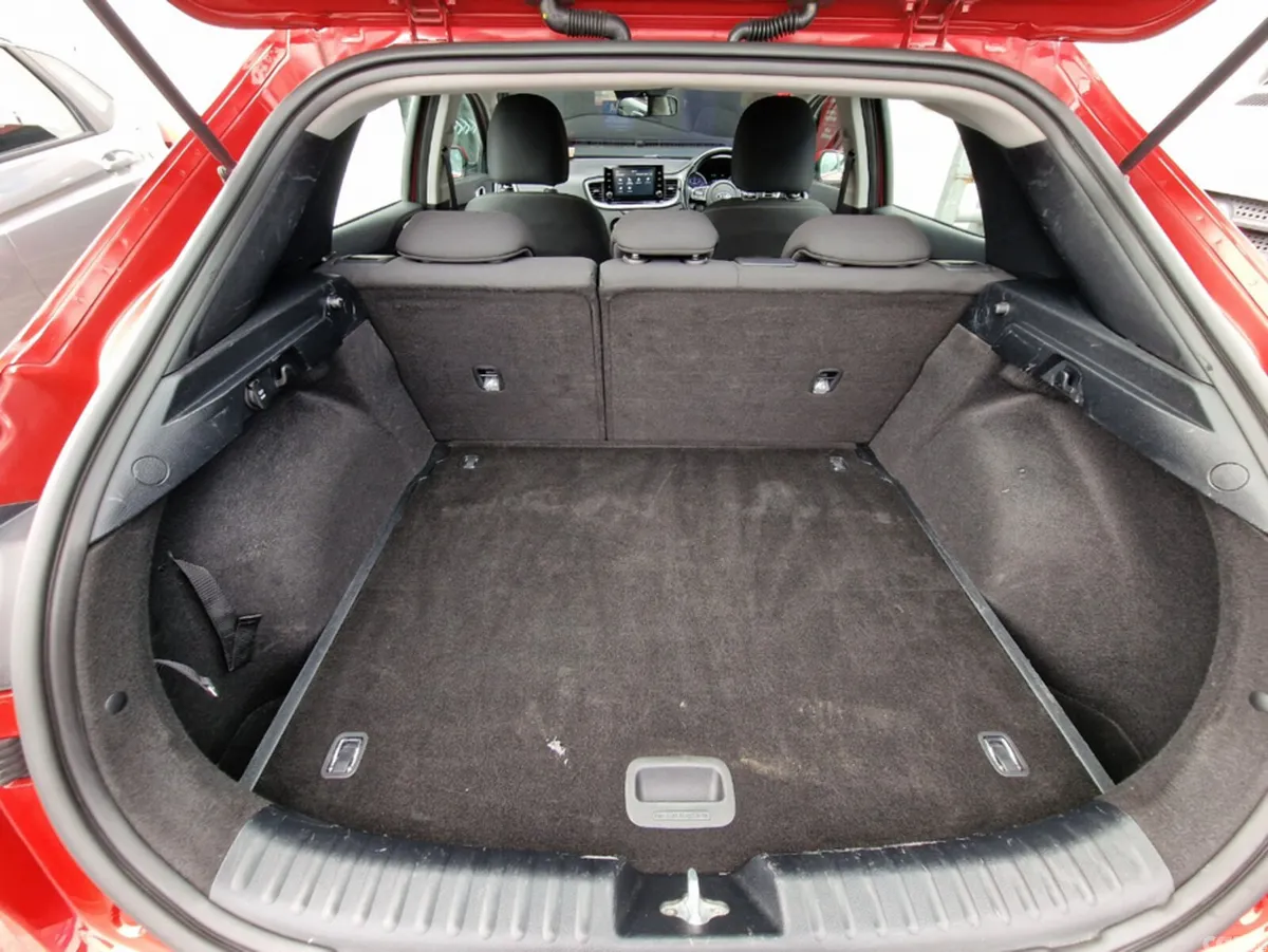 Kia XCeed Hatchback, Petrol, 2020, Red