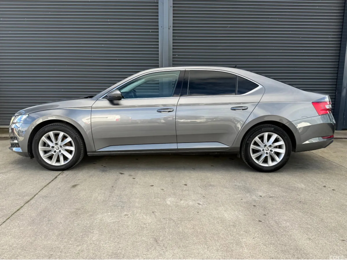 Skoda Superb Hatchback, Diesel, 2023, Grey