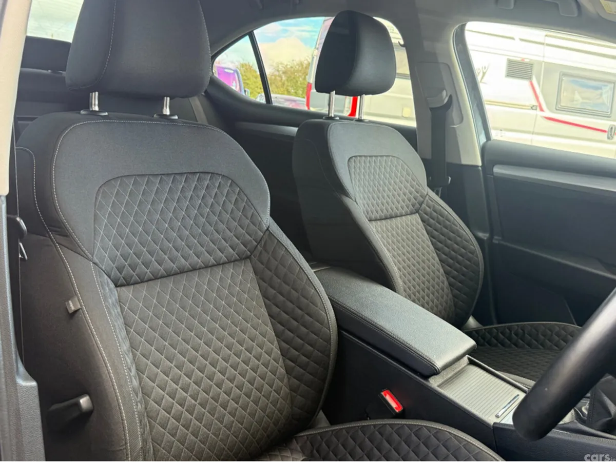 Skoda Superb Hatchback, Diesel, 2023, Grey