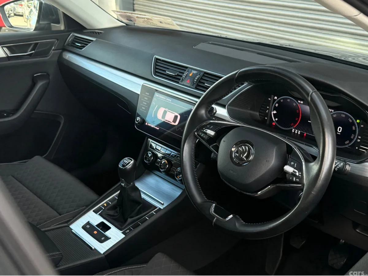 Skoda Superb Hatchback, Diesel, 2023, Grey