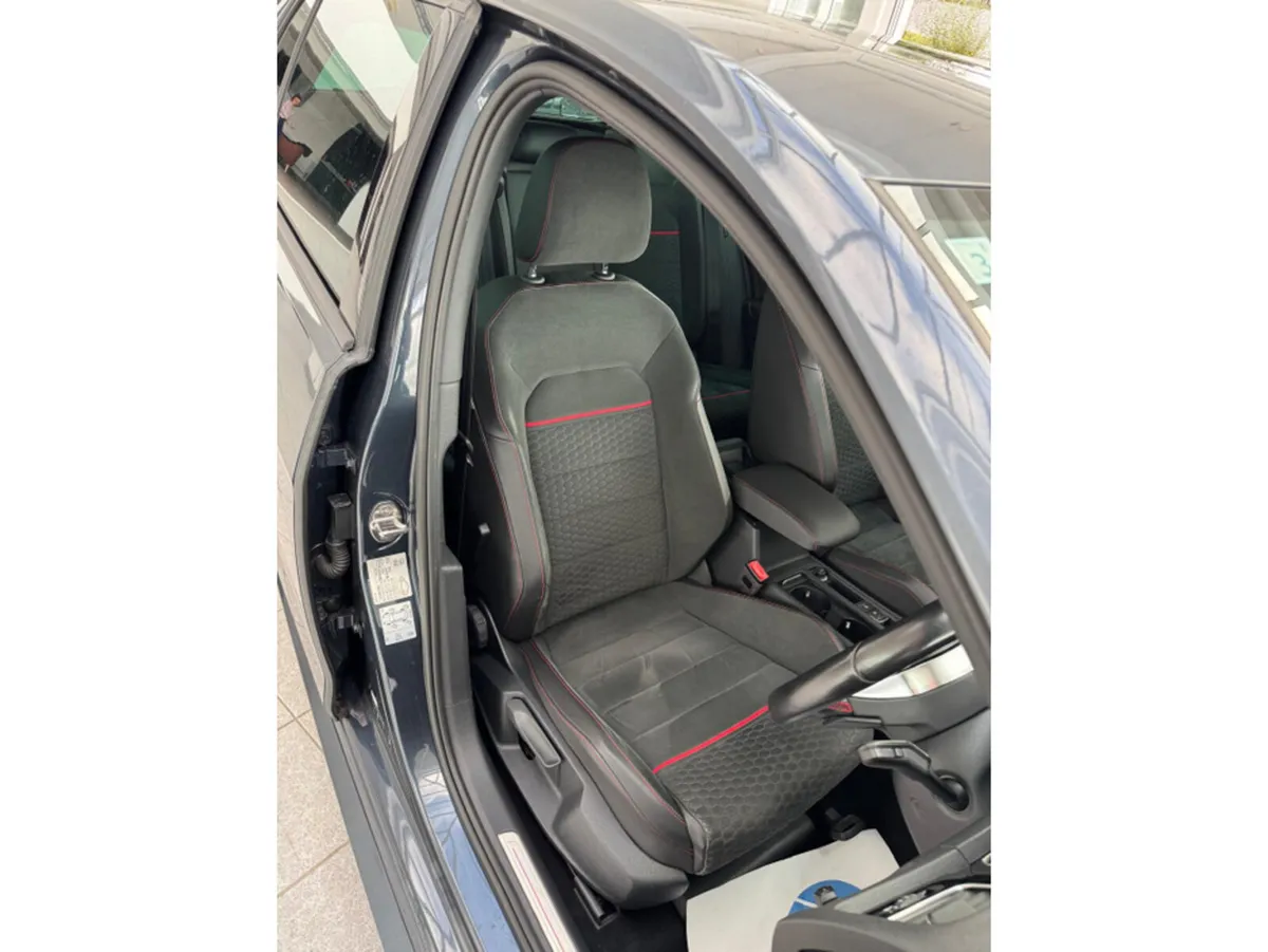 Volkswagen Golf Hatchback, Petrol, 2019, Blue
