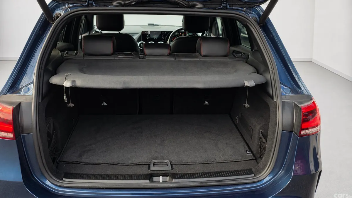 Mercedes-Benz B-Class Hatchback, Diesel, 2020, Blue