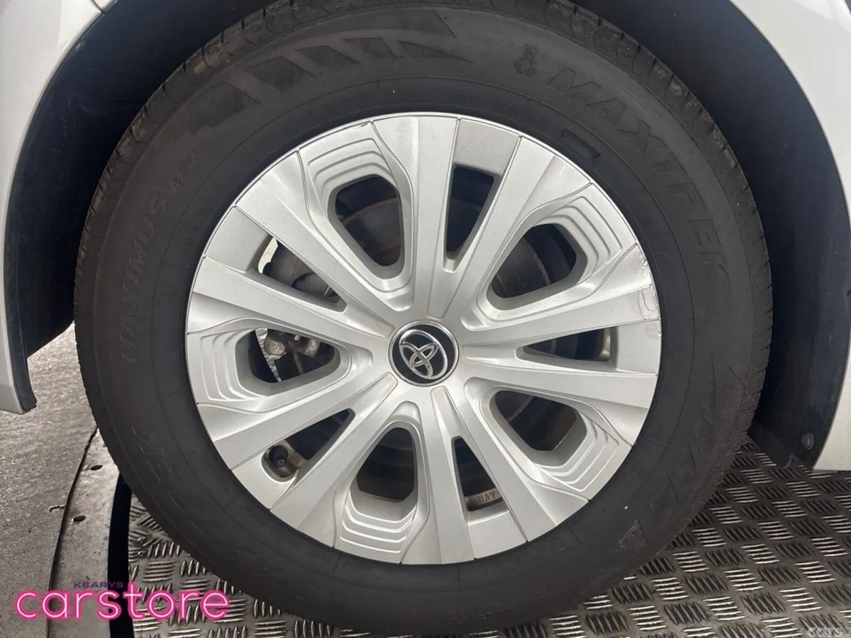 Toyota Prius Hatchback, Petrol Hybrid, 2019, Silver