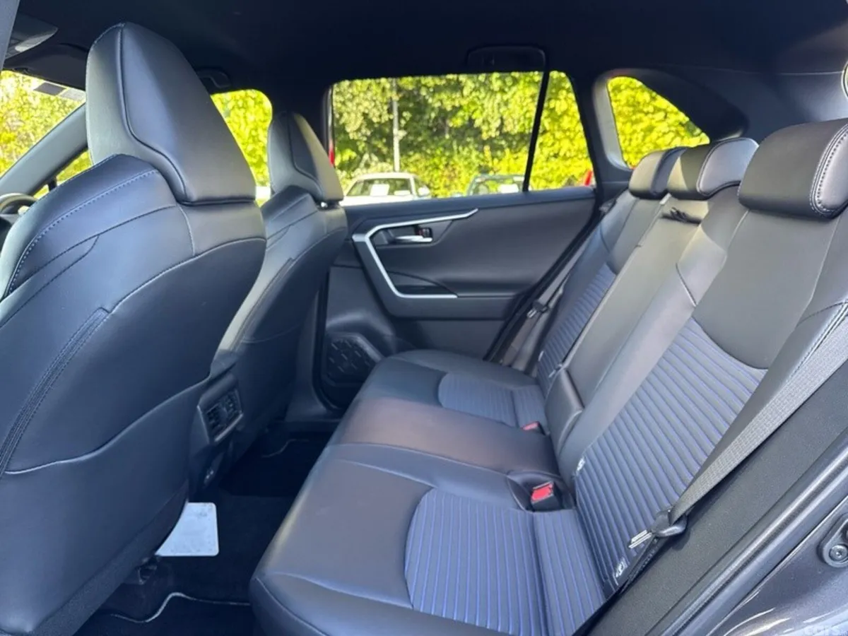 Toyota RAV4 SUV, Petrol Hybrid, 2024, Grey