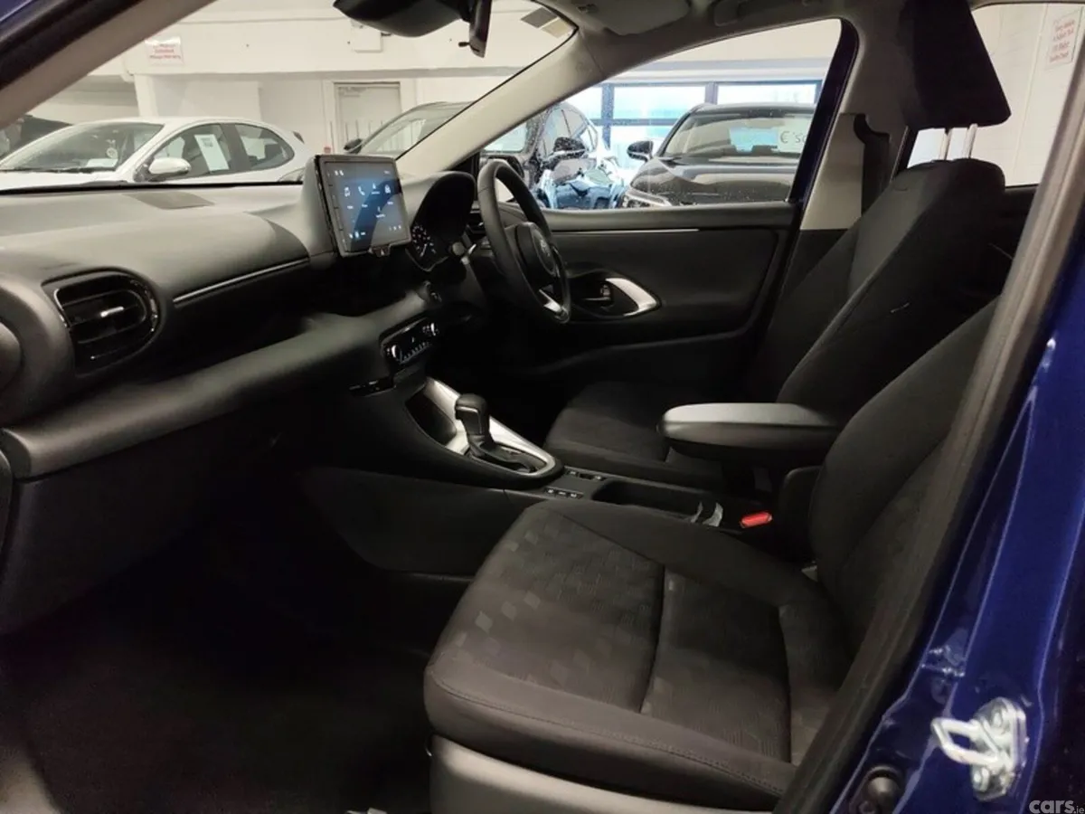 Toyota Yaris Hatchback, Petrol Hybrid, 2026, Blue