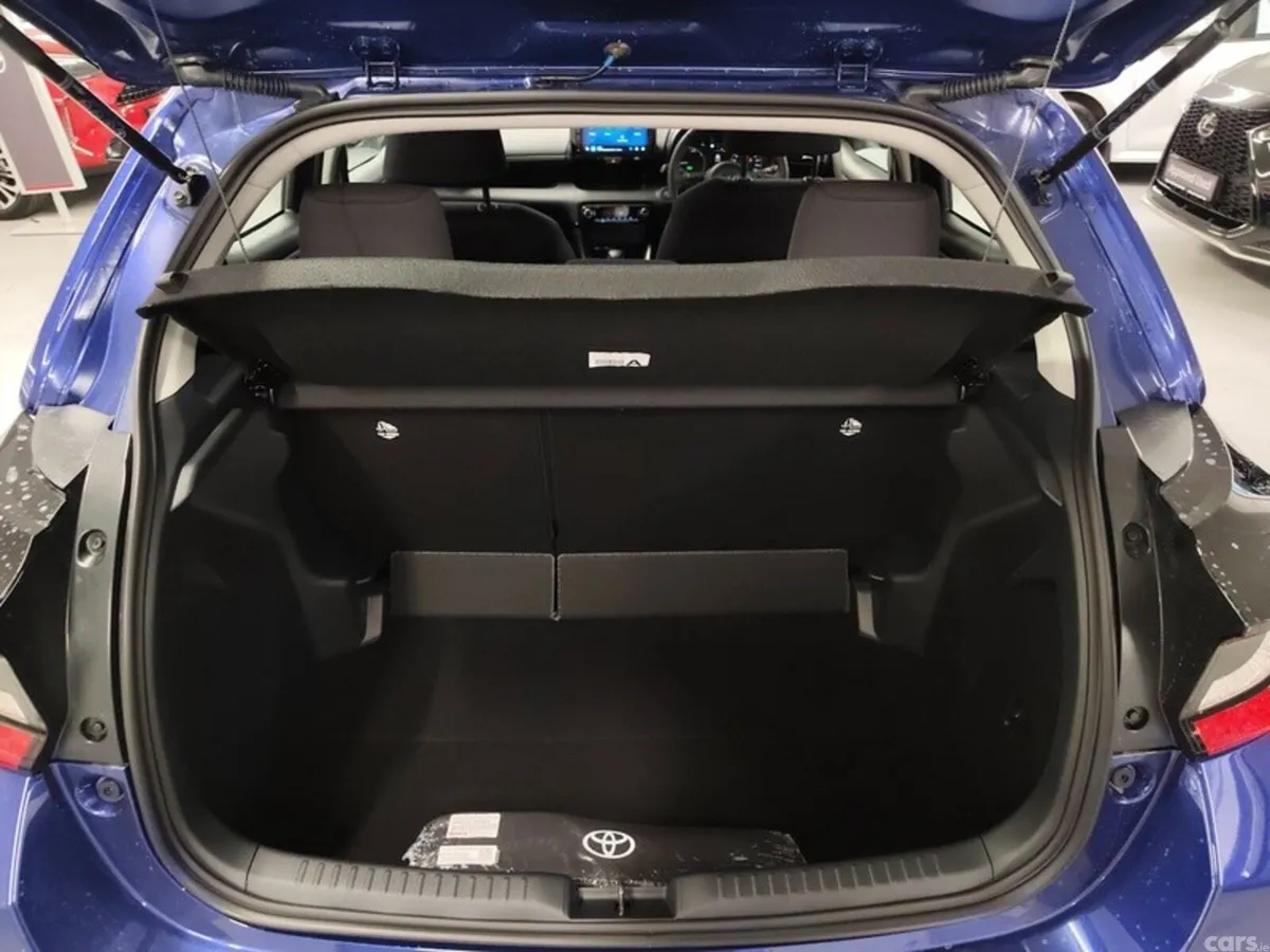 Toyota Yaris Hatchback, Petrol Hybrid, 2026, Blue
