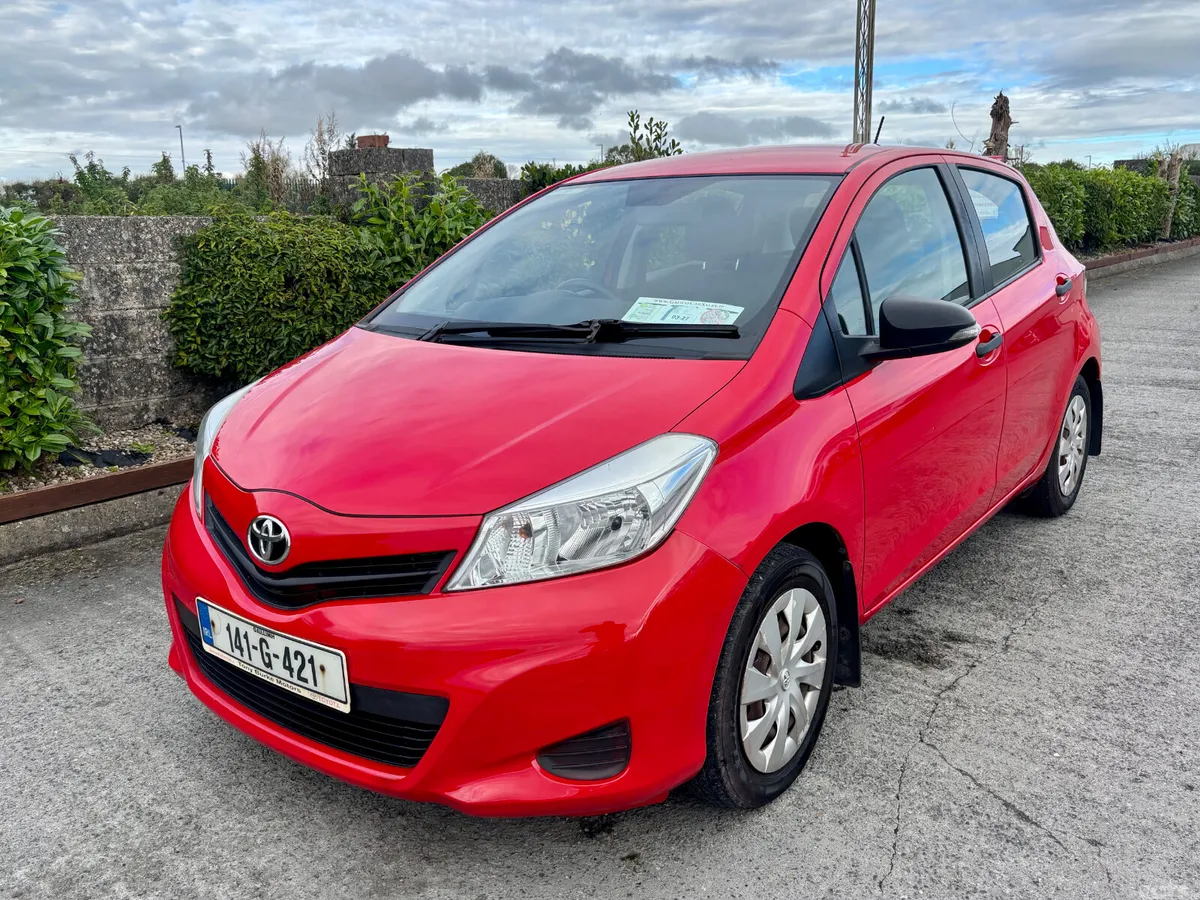 Toyota Yaris Hatchback, Petrol, 2014, Red