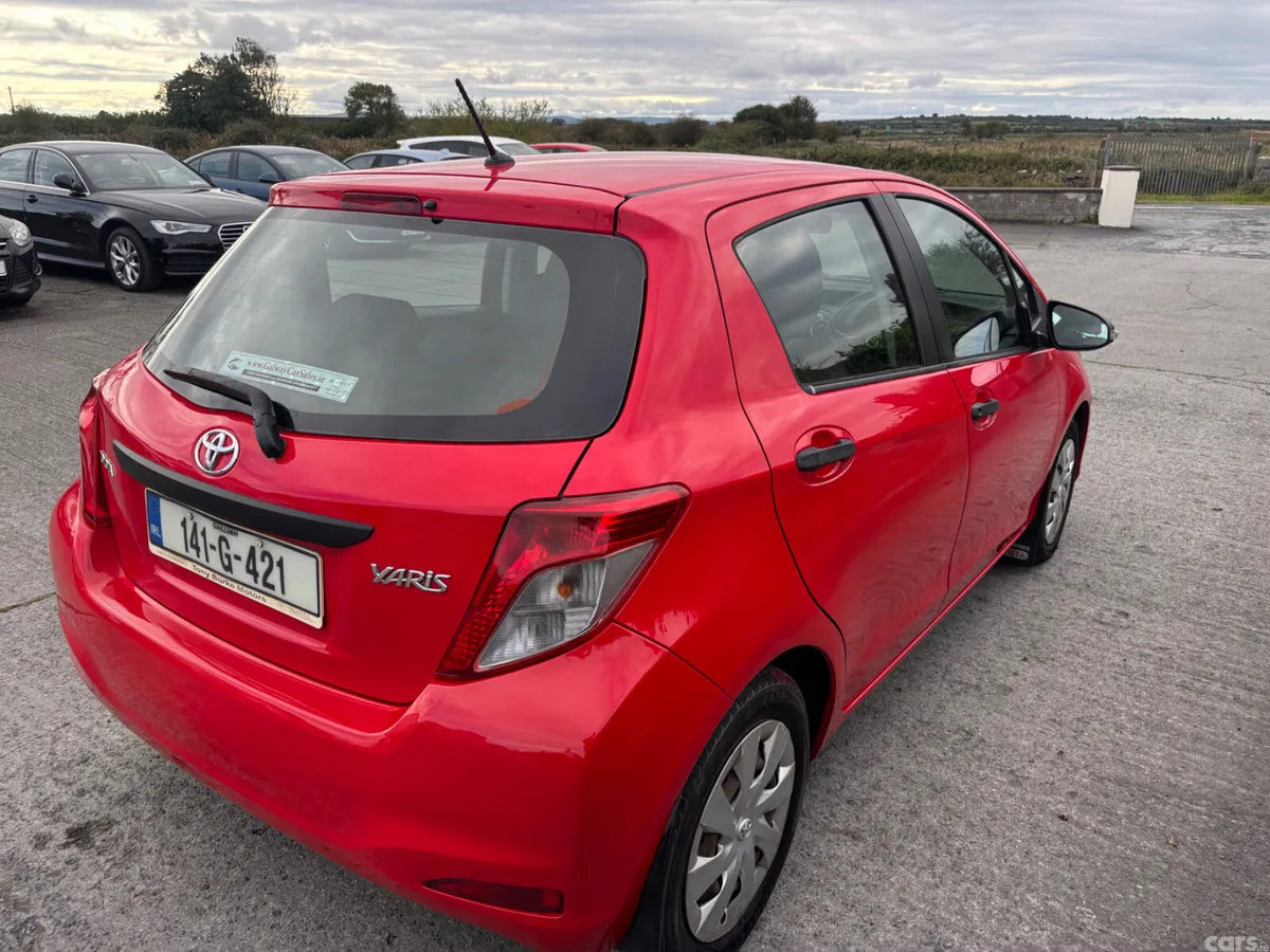 Toyota Yaris Hatchback, Petrol, 2014, Red
