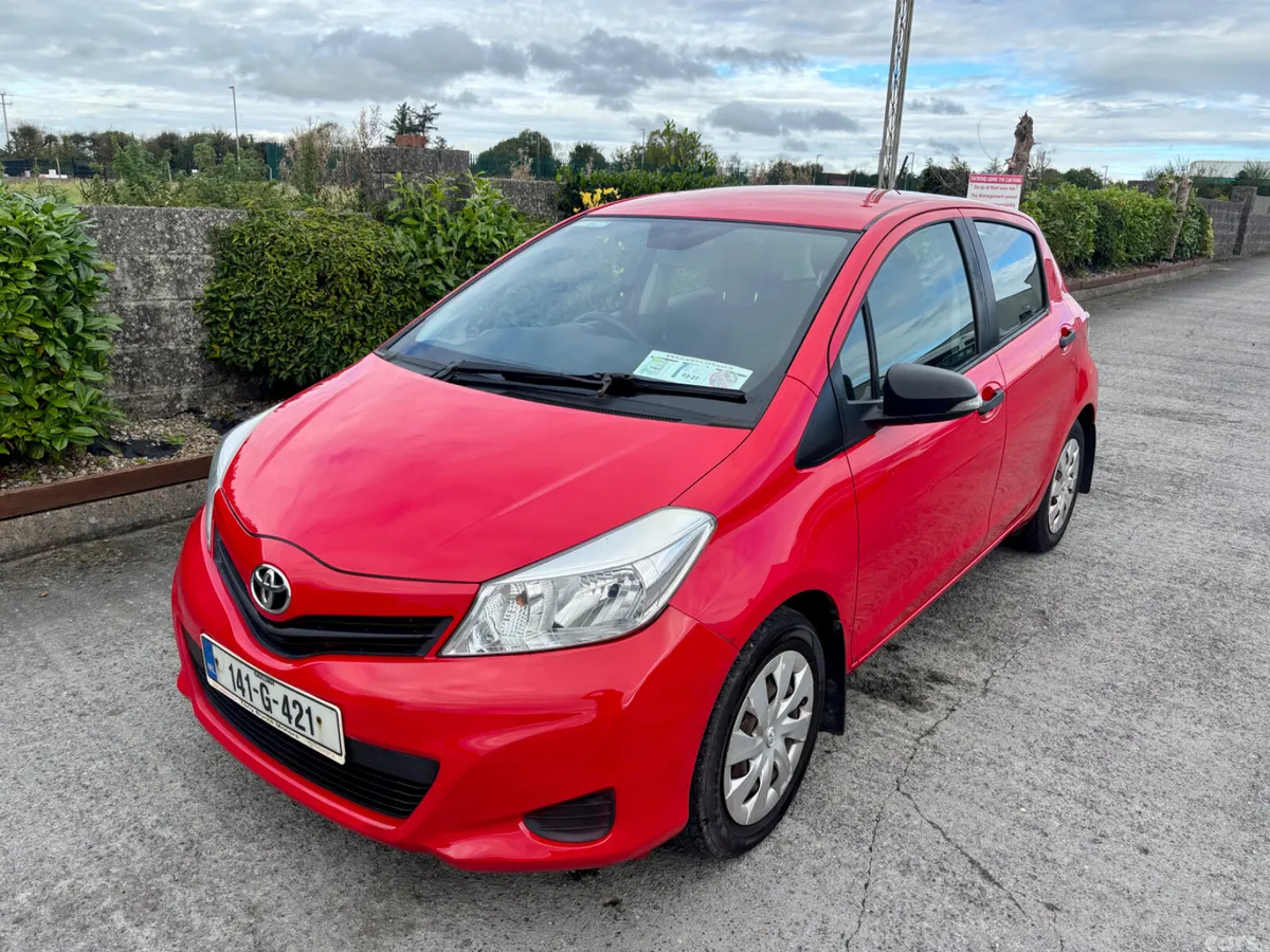 Toyota Yaris Hatchback, Petrol, 2014, Red