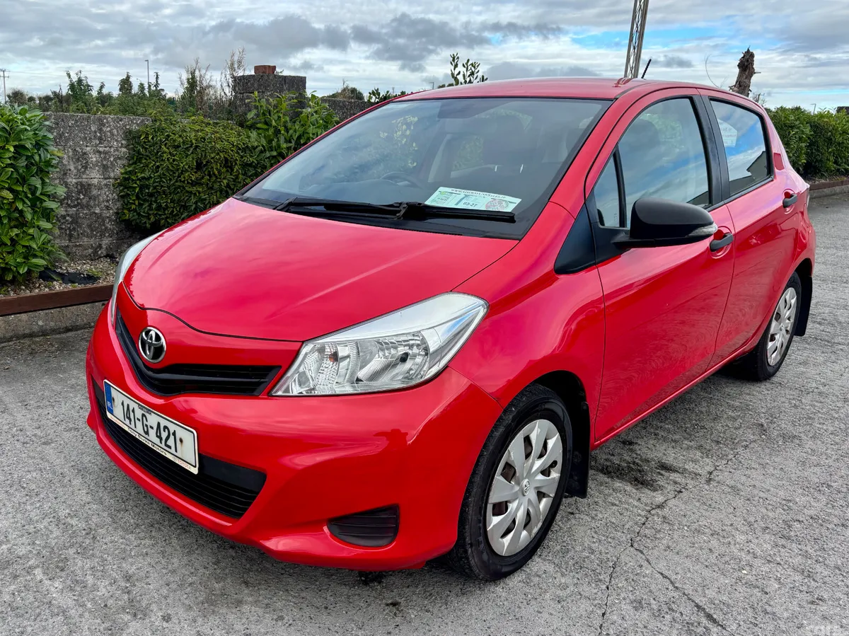 Toyota Yaris Hatchback, Petrol, 2014, Red