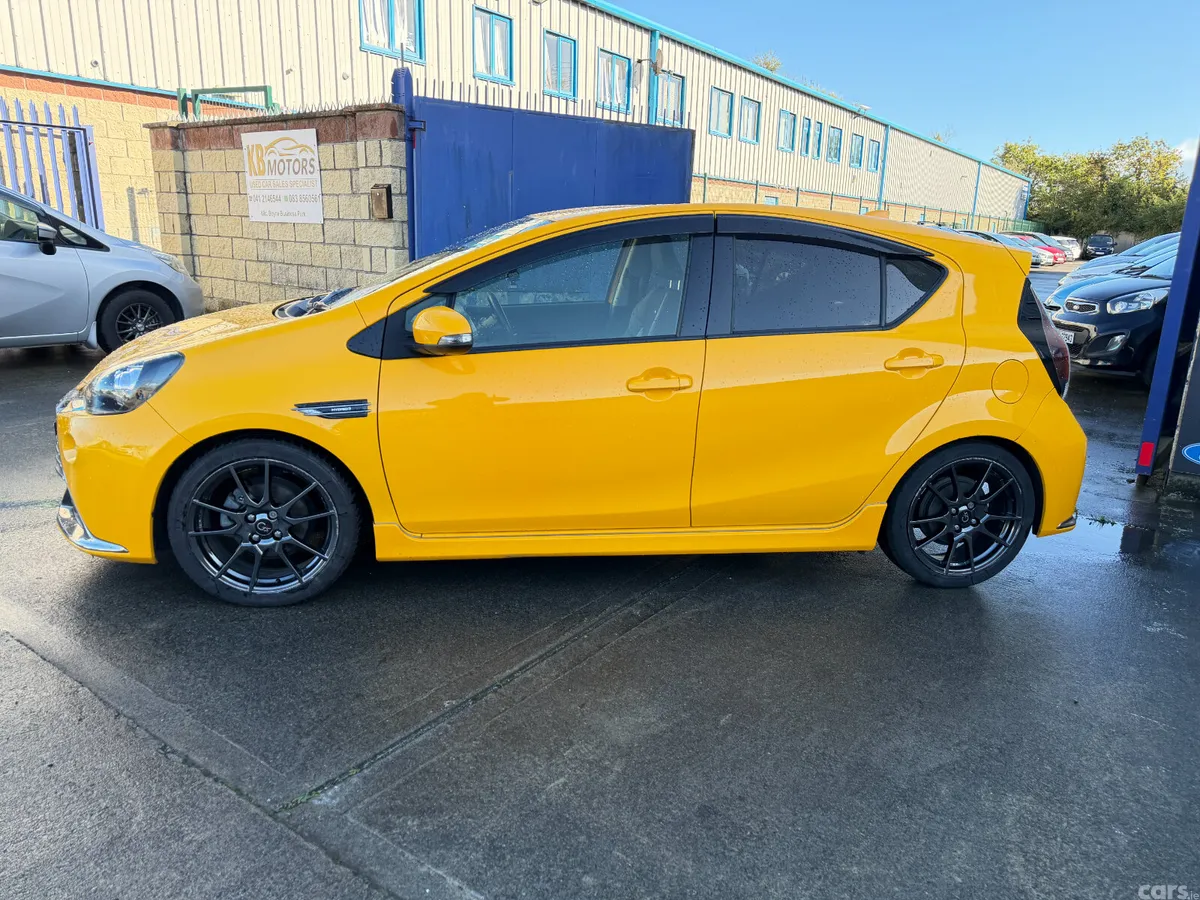 Toyota Aqua Hatchback, Petrol Hybrid, 2016, Yellow