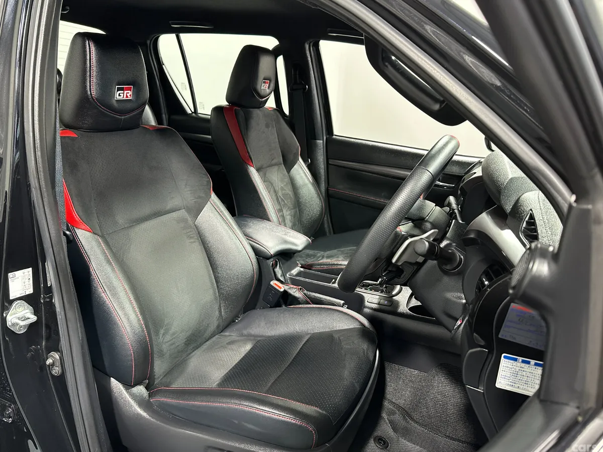 Toyota Hilux Pick Up, Diesel, 2024, Black