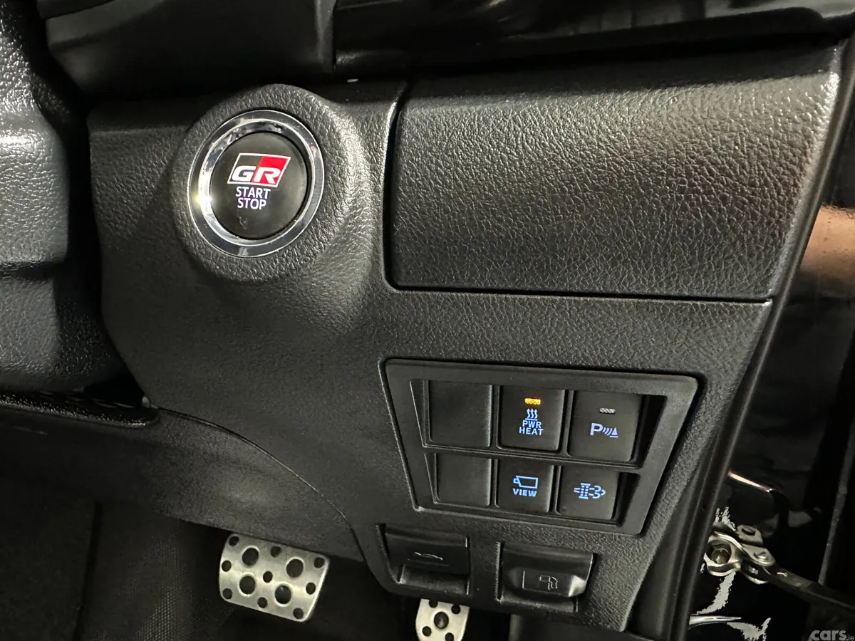 Toyota Hilux Pick Up, Diesel, 2024, Black