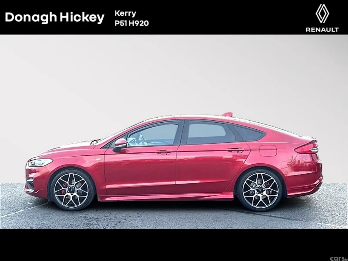 Ford Mondeo Hatchback, Diesel, 2021, Red