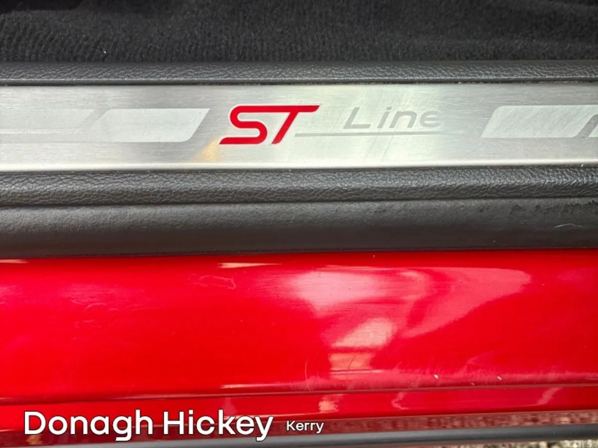 Ford Mondeo Hatchback, Diesel, 2021, Red