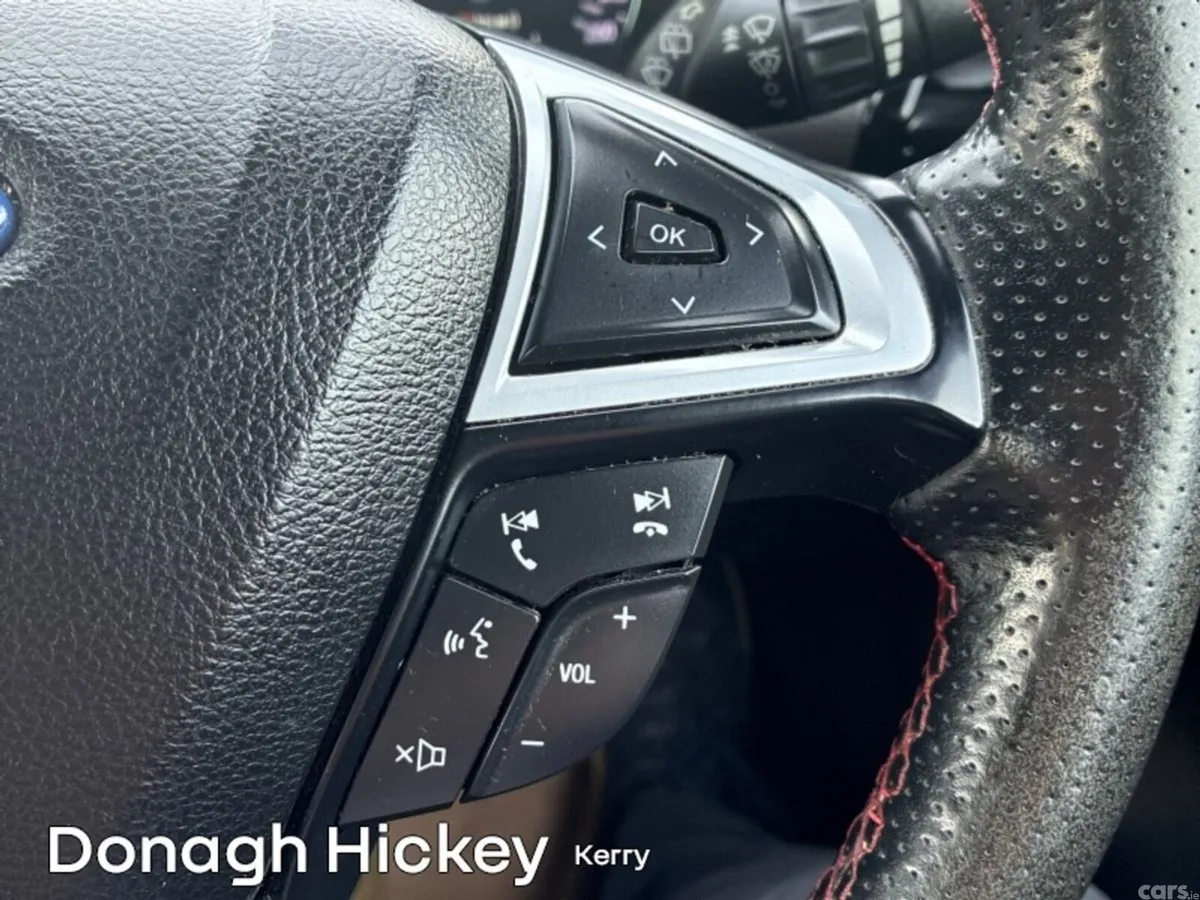 Ford Mondeo Hatchback, Diesel, 2021, Red