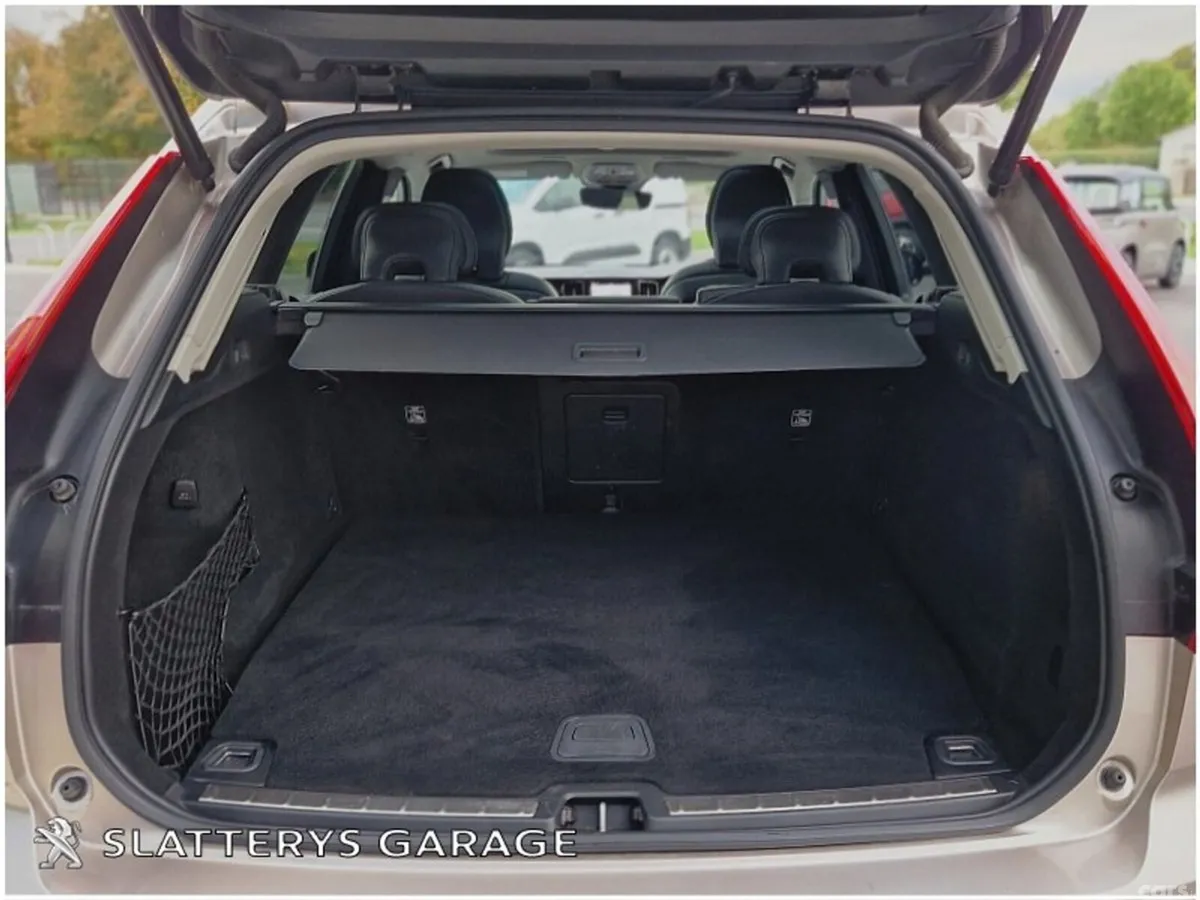 Volvo XC60 SUV, Petrol Plug-in Hybrid, 2023, Grey