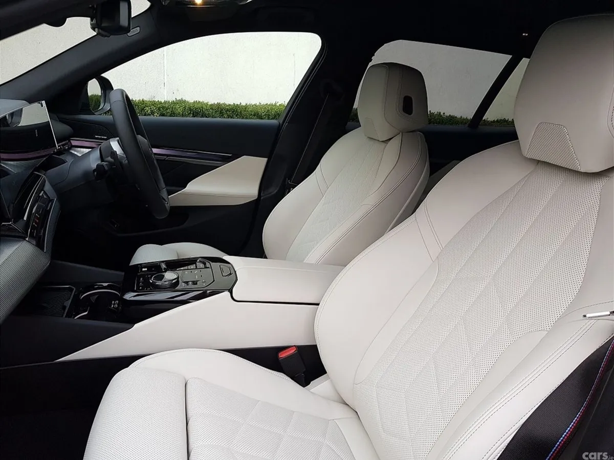 BMW 5-Series Estate, Petrol Plug-in Hybrid, 2026, Black