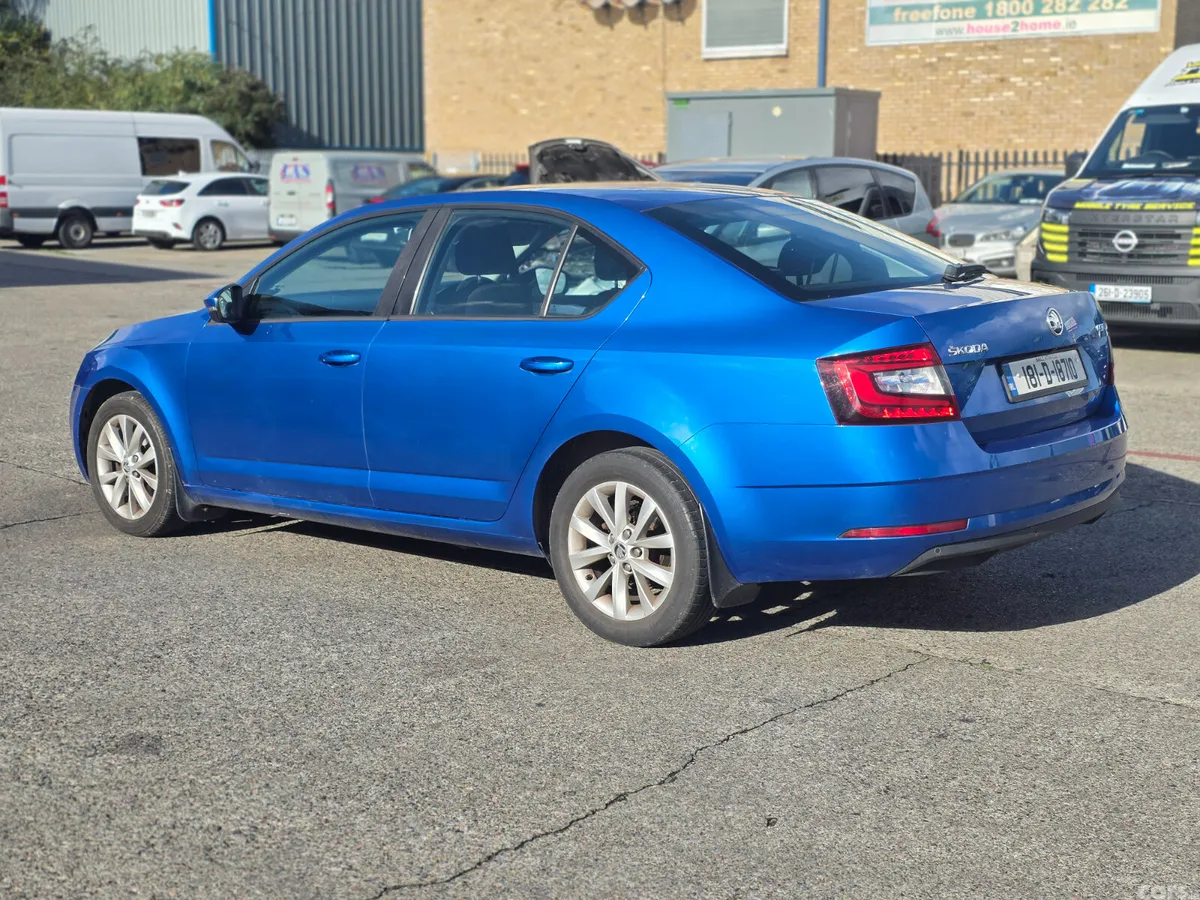 Skoda Octavia Saloon, Petrol, 2018, Blue