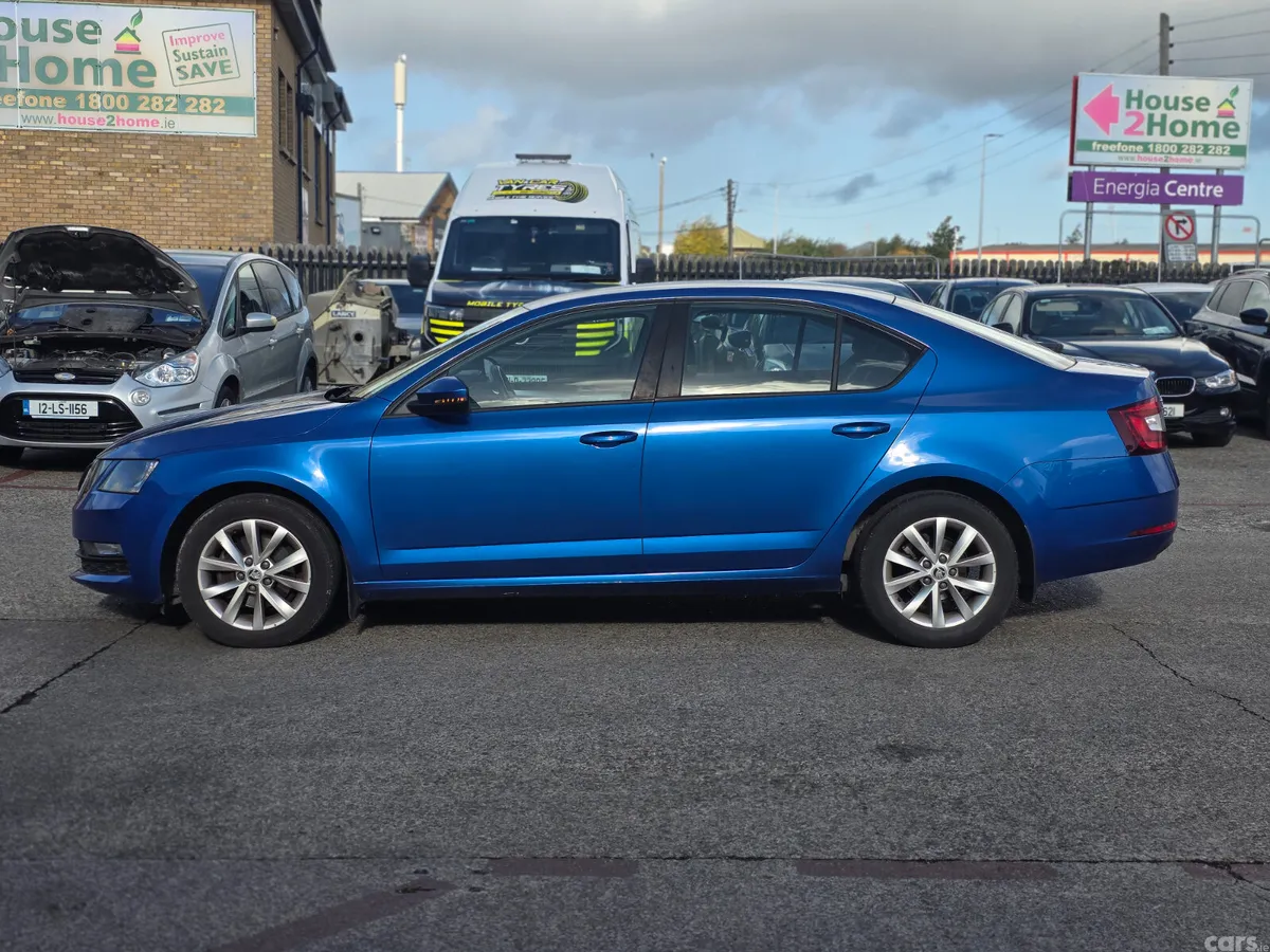 Skoda Octavia Saloon, Petrol, 2018, Blue