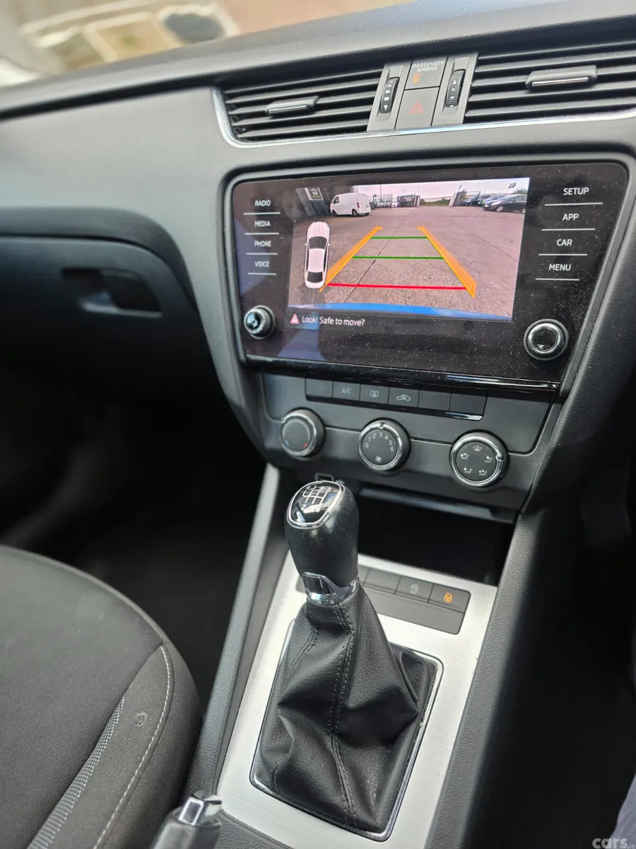 Skoda Octavia Saloon, Petrol, 2018, Blue