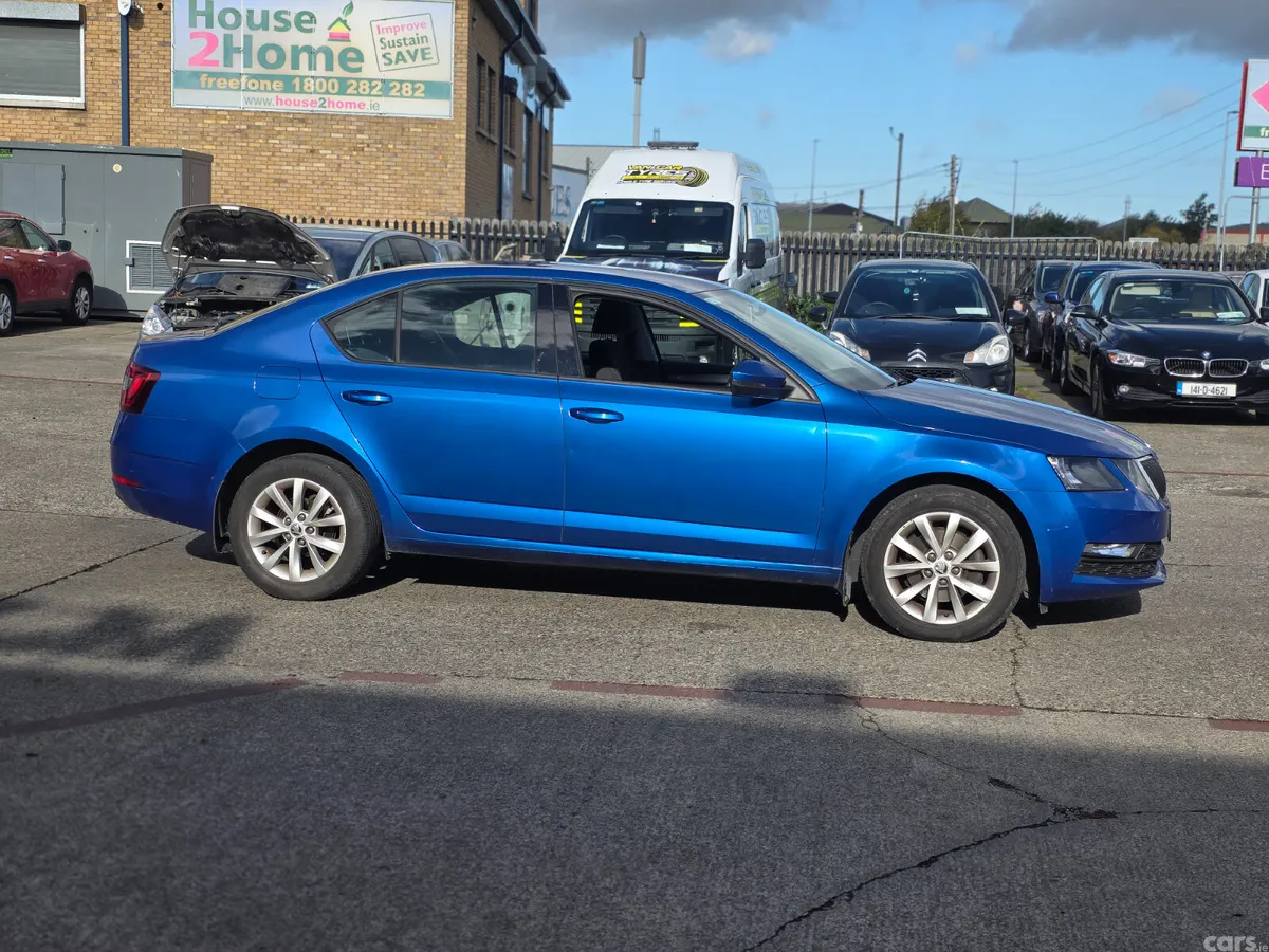 Skoda Octavia Saloon, Petrol, 2018, Blue