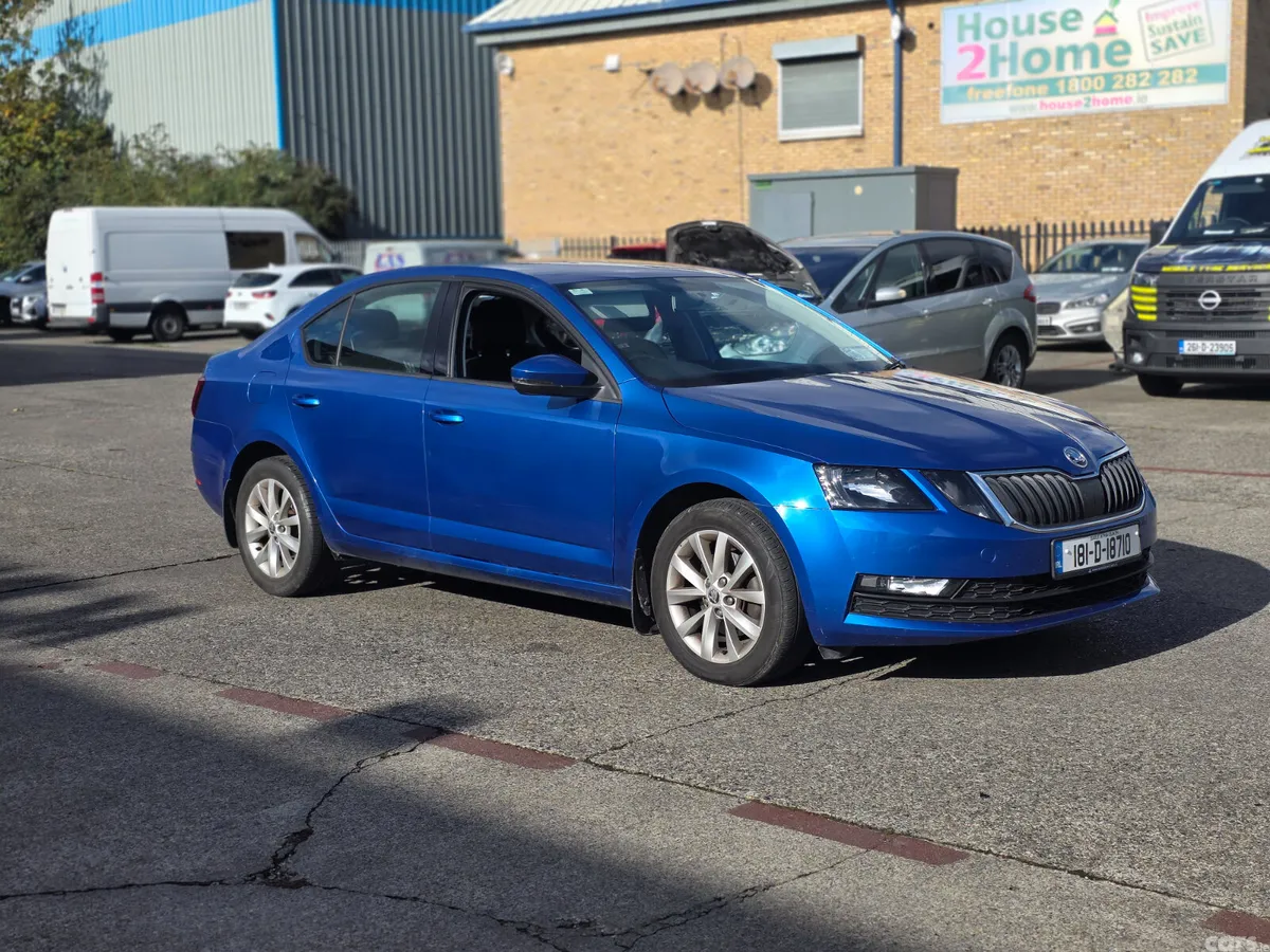 Skoda Octavia Saloon, Petrol, 2018, Blue