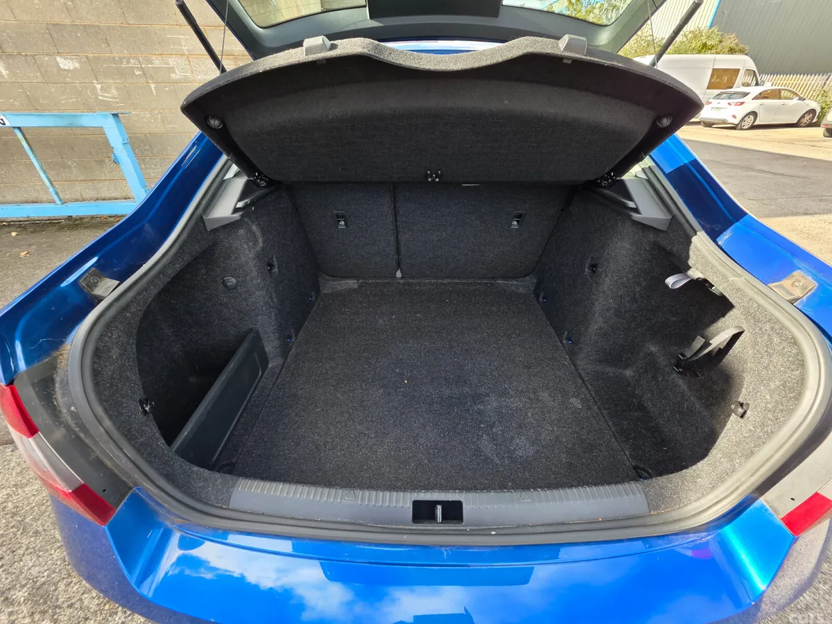 Skoda Octavia Saloon, Petrol, 2018, Blue
