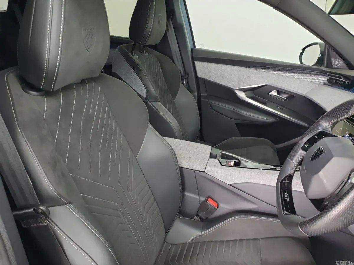 Peugeot 5008 SUV, Electric, 2024, Blue