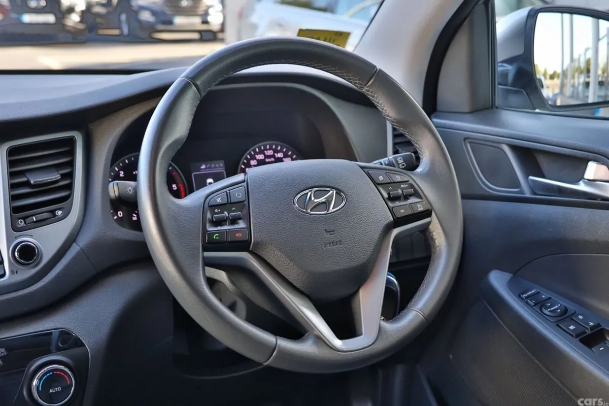 Hyundai Tucson SUV, Diesel, 2016, Gold