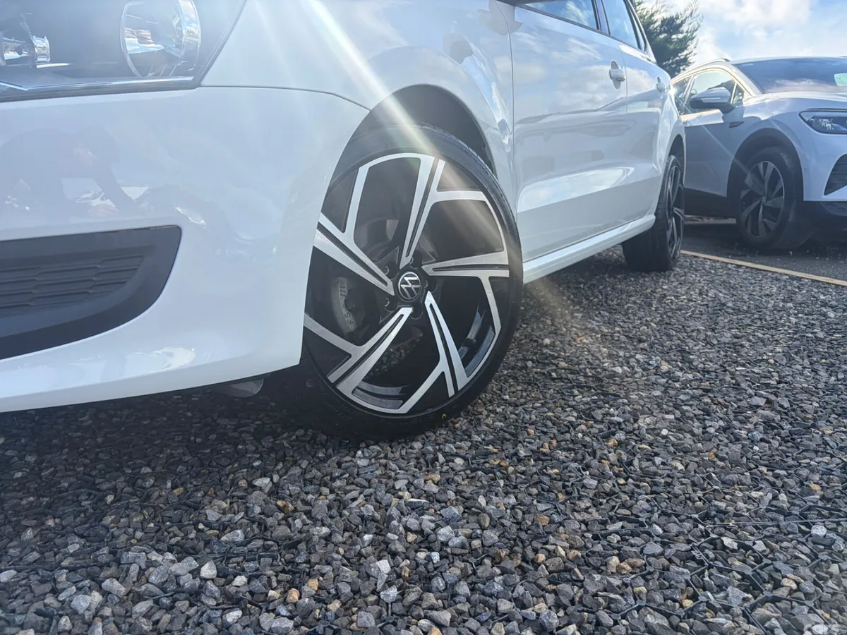 Volkswagen Polo Hatchback, Petrol, 2014, White