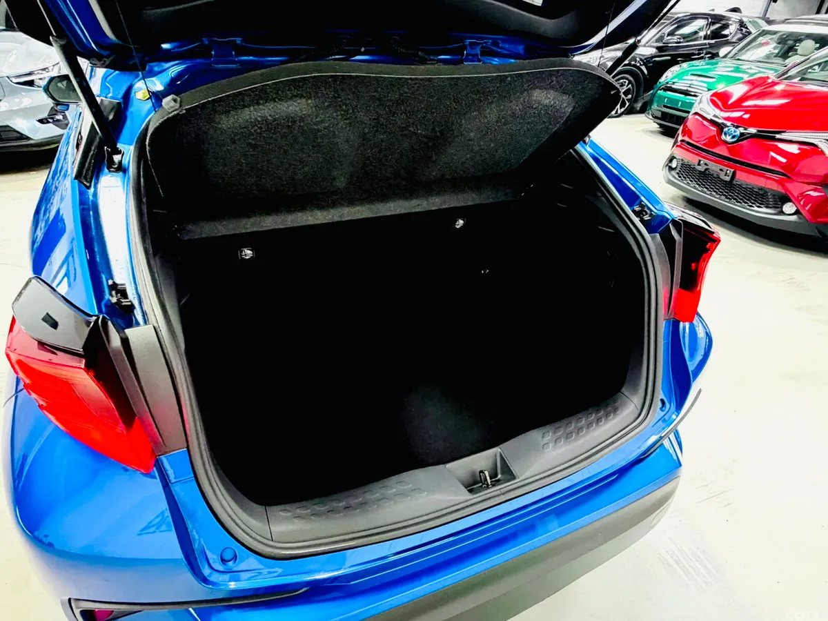 Toyota C-HR SUV, Petrol Hybrid, 2020, Blue