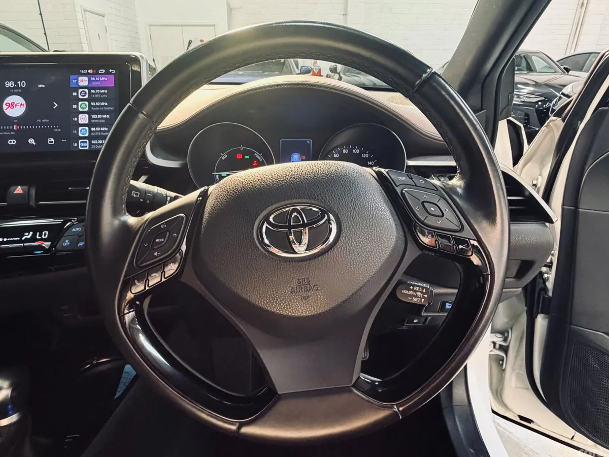 Toyota C-HR Hatchback, Petrol Hybrid, 2019, White