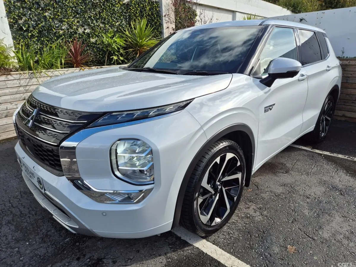 Mitsubishi Outlander SUV, Petrol Plug-in Hybrid, 2023, White