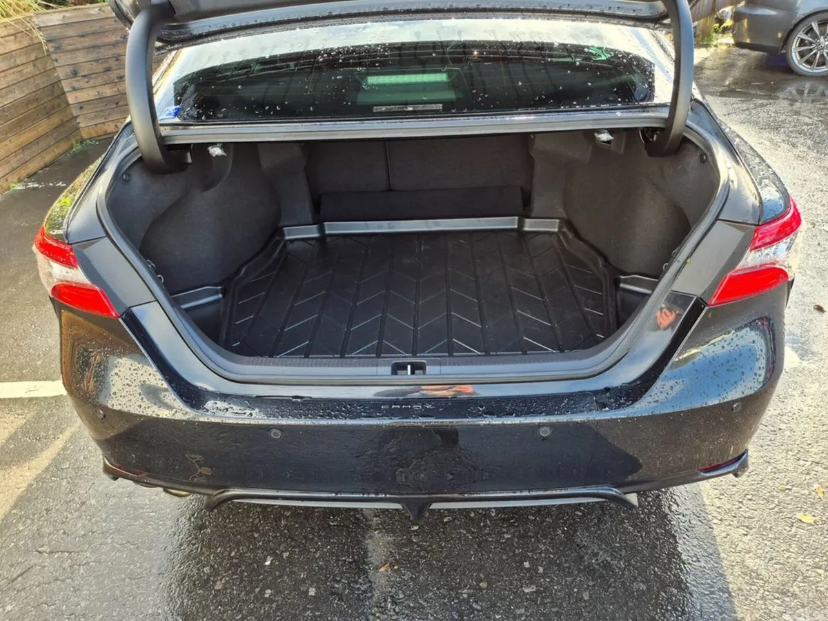 Toyota Camry Saloon, Petrol Hybrid, 2022, Black