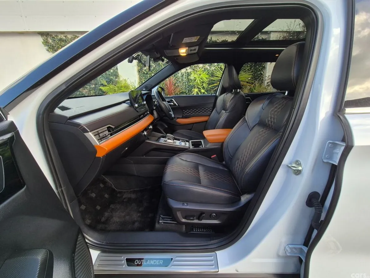 Mitsubishi Outlander SUV, Petrol Plug-in Hybrid, 2023, White
