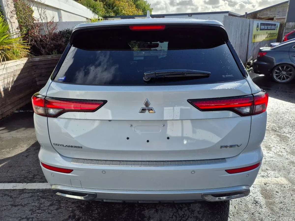 Mitsubishi Outlander SUV, Petrol Plug-in Hybrid, 2023, White